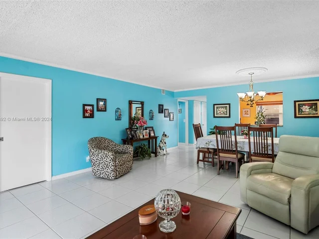 271 S Hollybrook Dr # 101, Pembroke Pines FL 33025