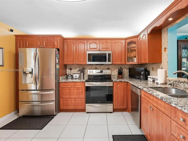 271 S Hollybrook Dr # 101, Pembroke Pines FL 33025