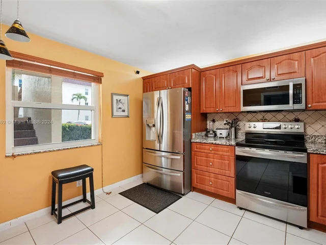 271 S Hollybrook Dr # 101, Pembroke Pines FL 33025