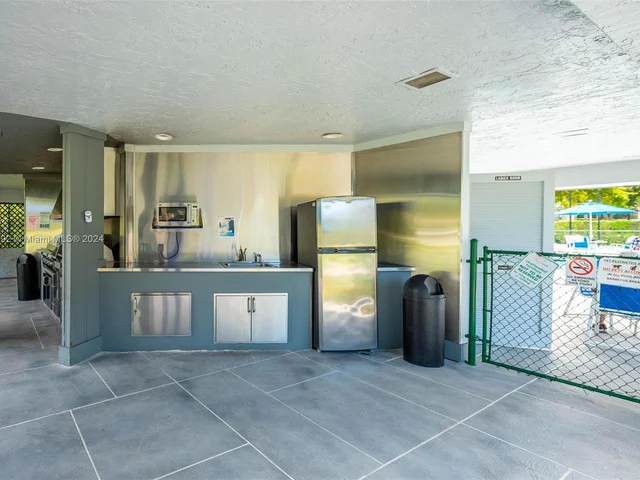 271 S Hollybrook Dr # 101, Pembroke Pines FL 33025