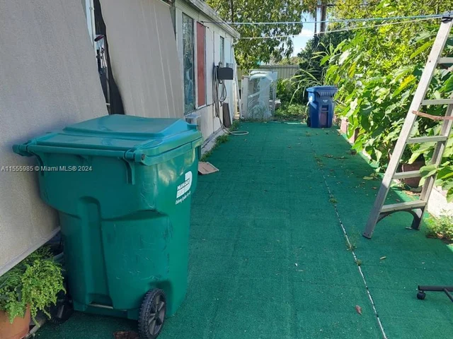 9860 SW 48th St, Miami FL 33165