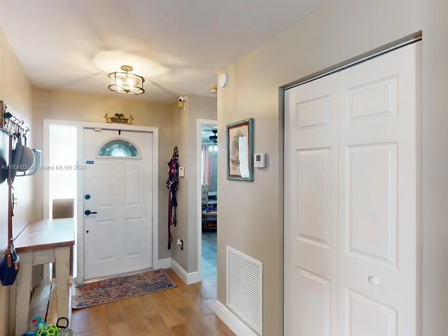 11170 SW 11th Pl, Davie FL 33324