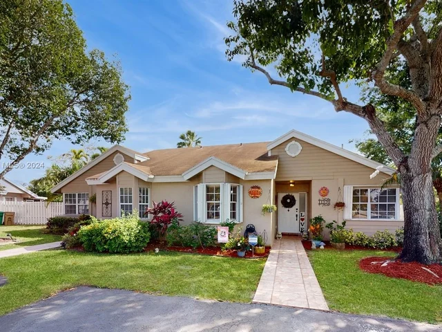 11170 SW 11th Pl, Davie FL 33324