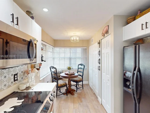 11170 SW 11th Pl, Davie FL 33324