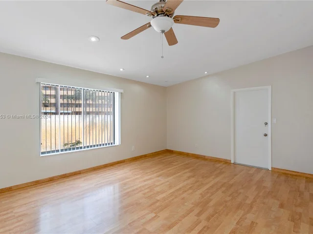 500 NE 195th St, Miami FL 33179