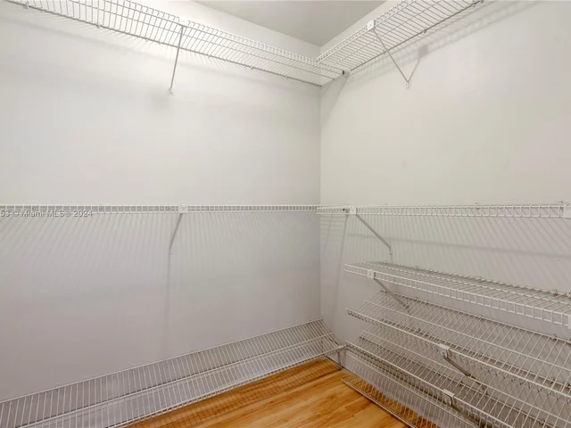 500 NE 195th St, Miami FL 33179