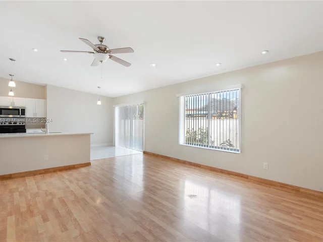 500 NE 195th St, Miami FL 33179