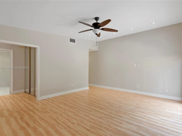 500 NE 195th St, Miami FL 33179