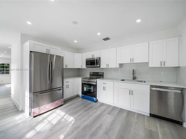 810 NW 117th St, Miami FL 33168