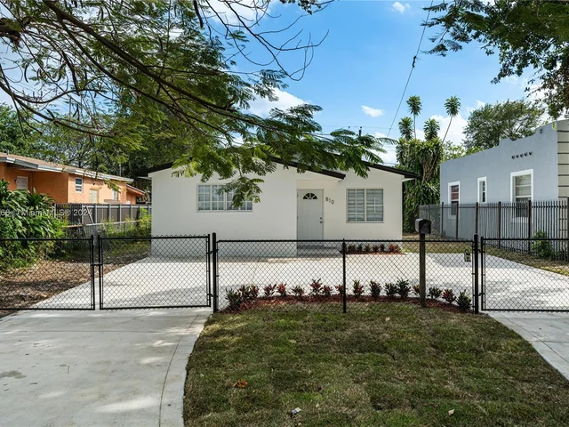 810 NW 117th St, Miami FL 33168