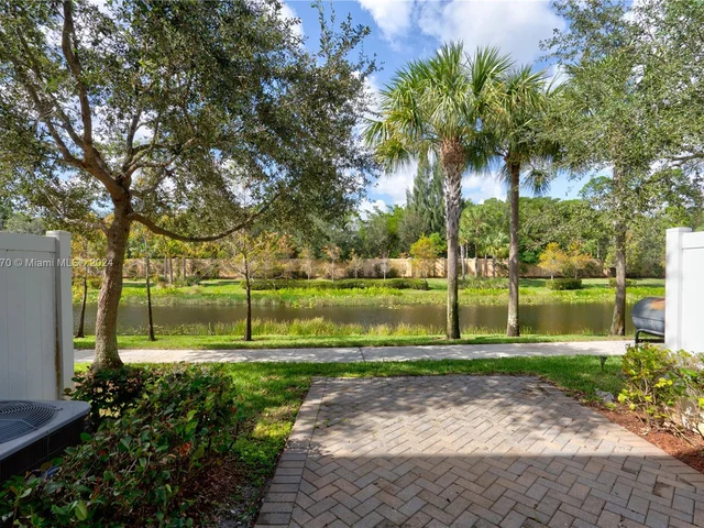 5919 Monterra Club Dr, Lake Worth FL 33463