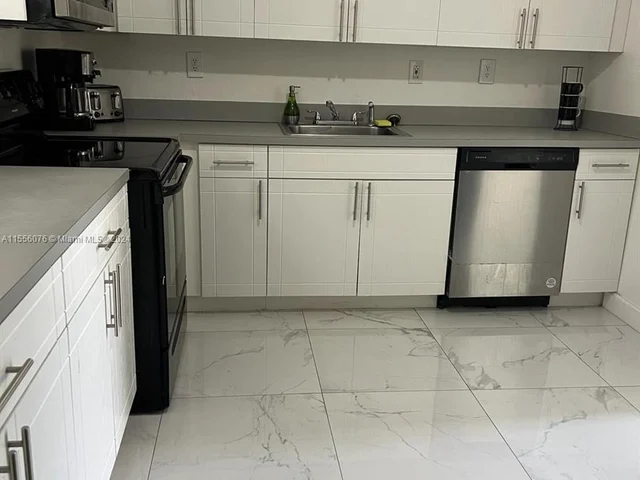 1134 NE 1st Ave # 2, Fort Lauderdale FL 33304