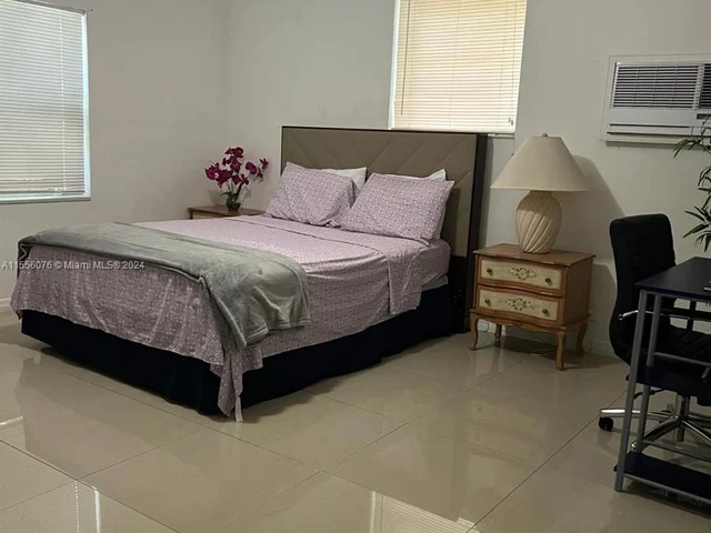 1134 NE 1st Ave # 2, Fort Lauderdale FL 33304