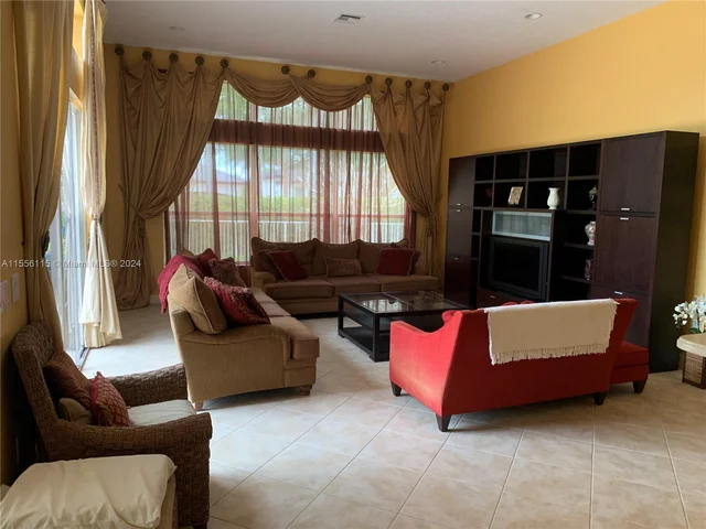 4723 SW 195th Way, Miramar FL 33029