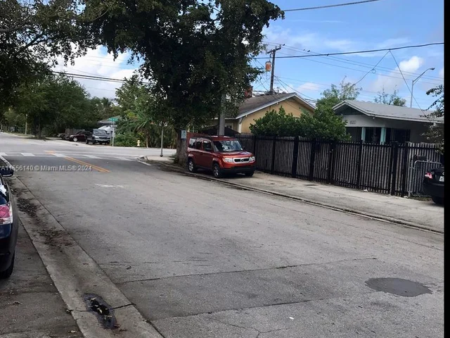 8112 NE 1st Ave, Miami FL 33138