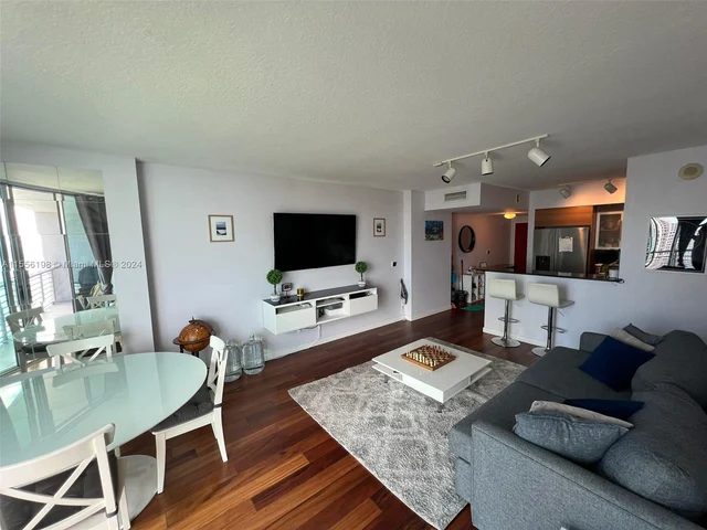 325 S Biscayne Blvd # 3017, Miami FL 33131