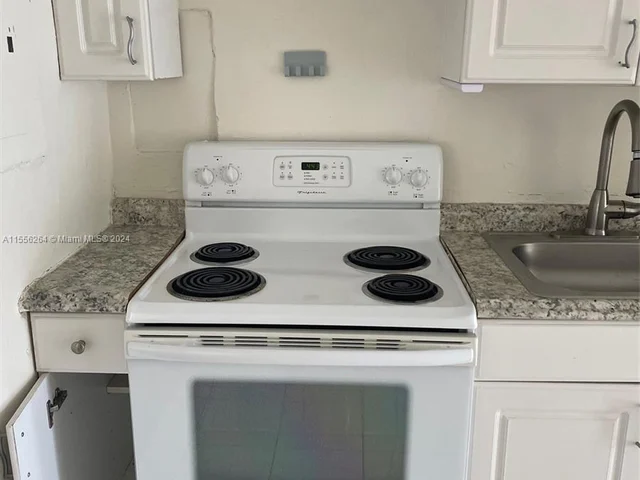 115 Virginia RD # 115, Hollywood FL 33023