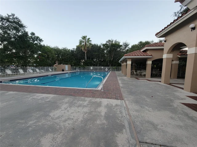 1352 Seagrape Cir, Weston FL 33326