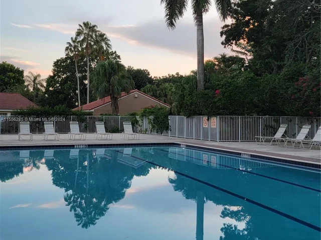 1352 Seagrape Cir, Weston FL 33326