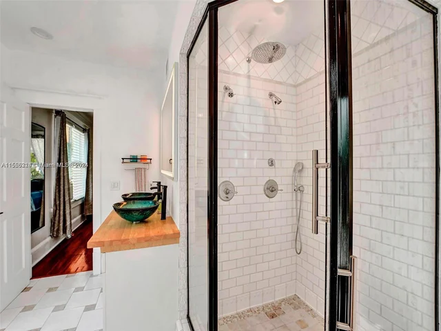 18 NE 42nd St, Miami FL 33137