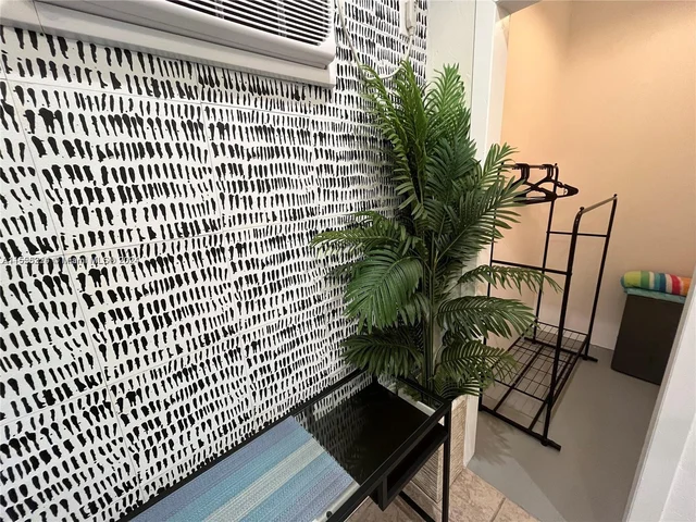 18 NE 42nd St, Miami FL 33137