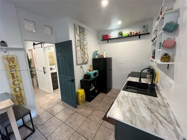 18 NE 42nd St, Miami FL 33137