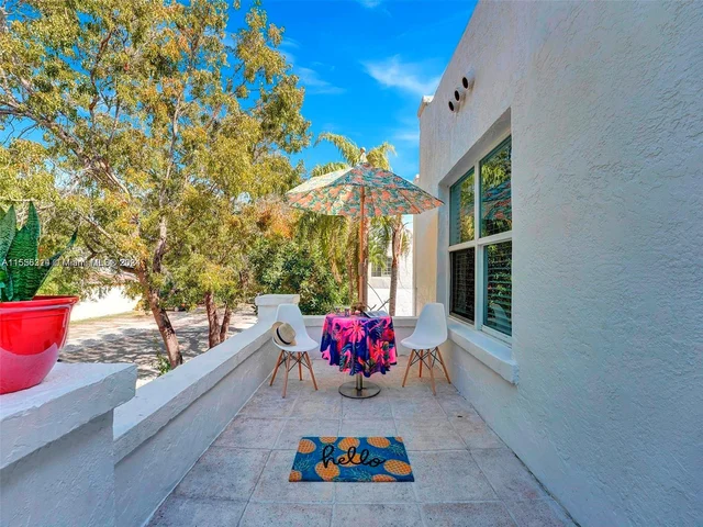 18 NE 42nd St, Miami FL 33137