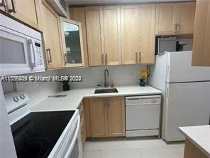 2899 Collins Ave # 1420, Miami Beach FL 33140