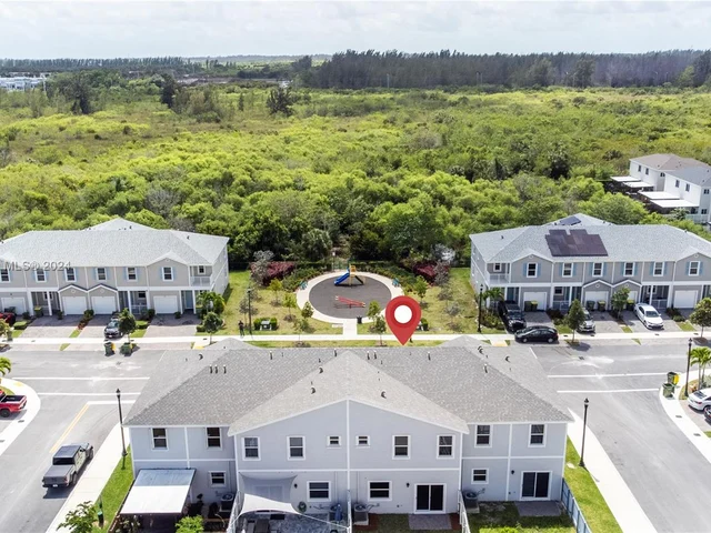 903 SE 19th St, Homestead FL 33034