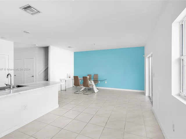 903 SE 19th St, Homestead FL 33034