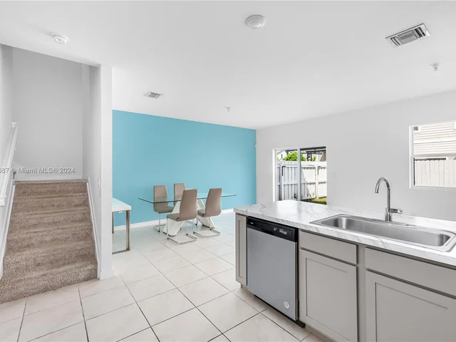 903 SE 19th St, Homestead FL 33034