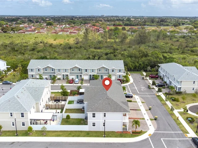 903 SE 19th St, Homestead FL 33034