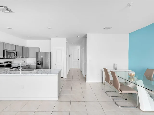 903 SE 19th St, Homestead FL 33034