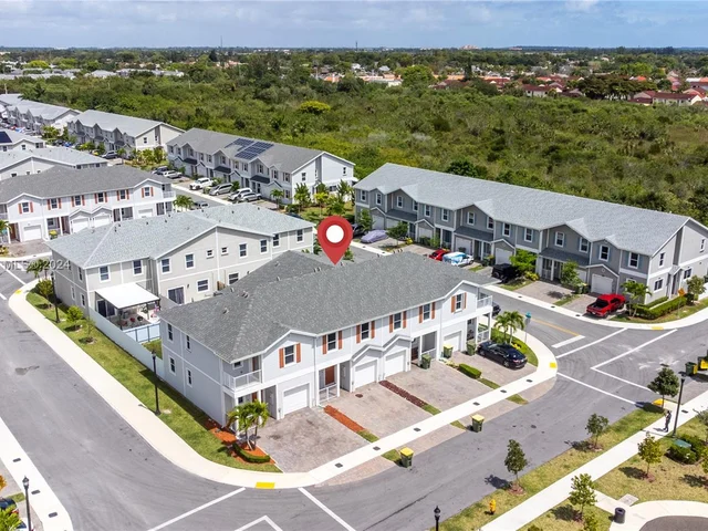 903 SE 19th St, Homestead FL 33034