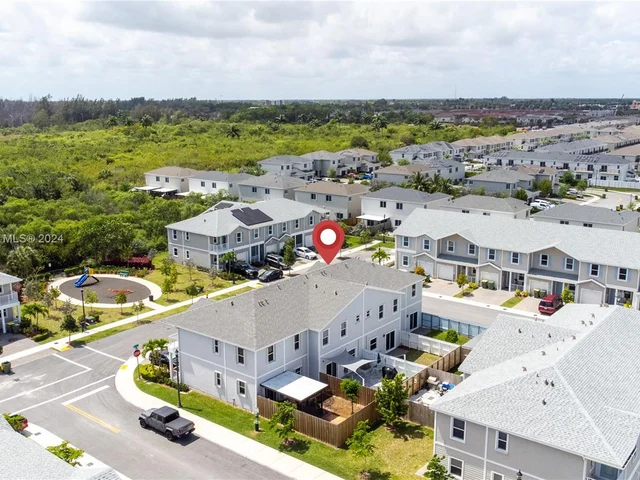 903 SE 19th St, Homestead FL 33034