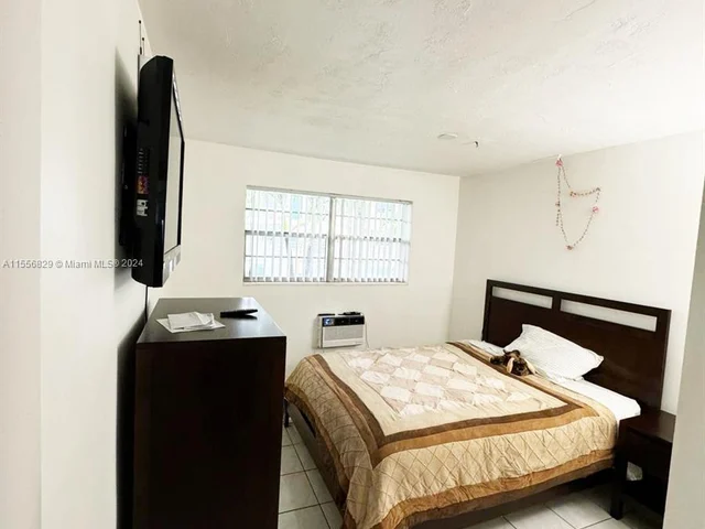 7401 Pines Blvd # 106, Pembroke Pines FL 33024