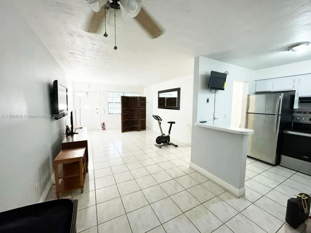 7401 Pines Blvd # 106, Pembroke Pines FL 33024