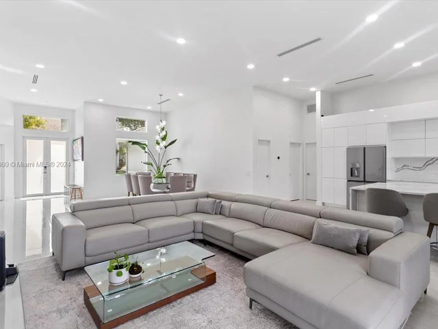 3847 Crestwood Cir, Weston FL 33331