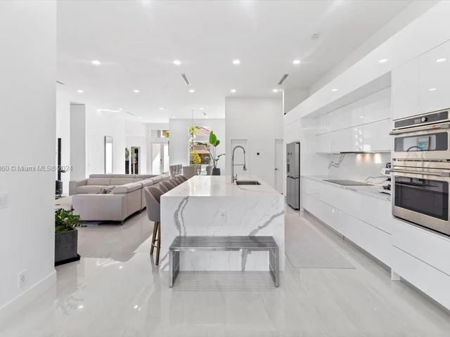 3847 Crestwood Cir, Weston FL 33331