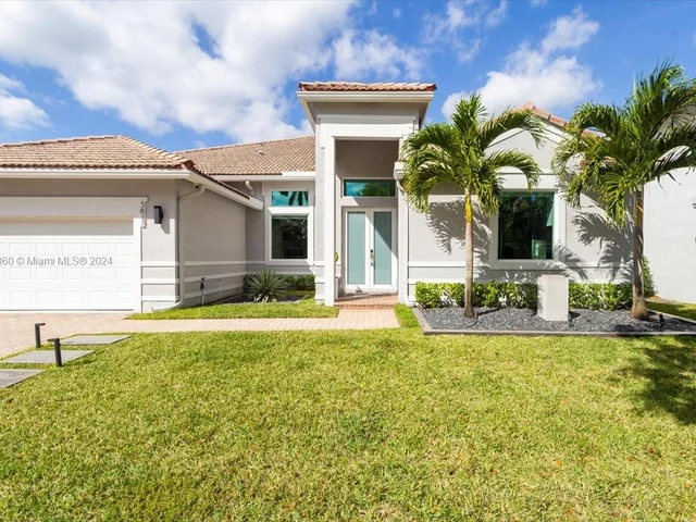 3847 Crestwood Cir, Weston FL 33331