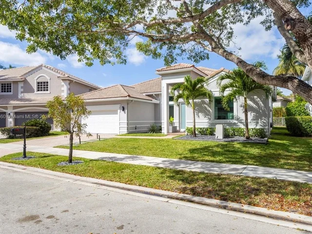 3847 Crestwood Cir, Weston FL 33331