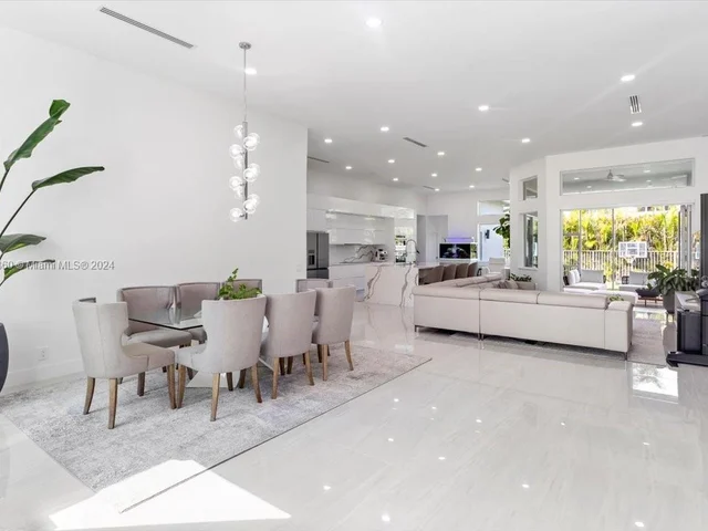 3847 Crestwood Cir, Weston FL 33331