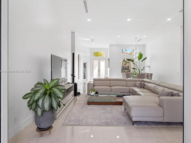 3847 Crestwood Cir, Weston FL 33331