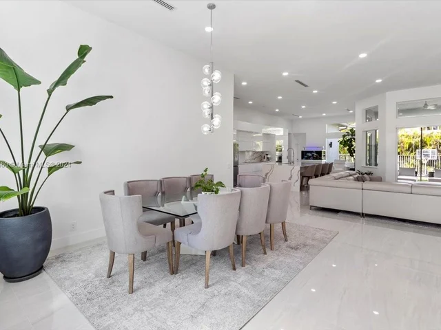 3847 Crestwood Cir, Weston FL 33331