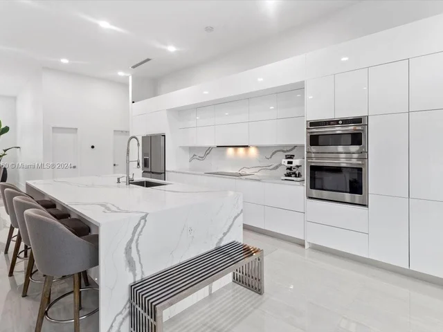 3847 Crestwood Cir, Weston FL 33331