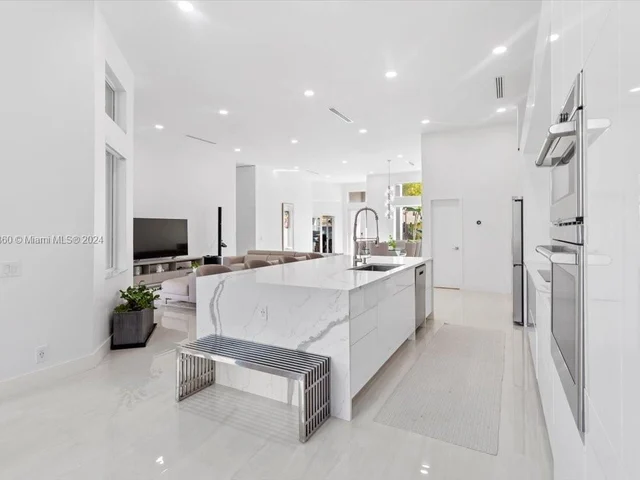 3847 Crestwood Cir, Weston FL 33331