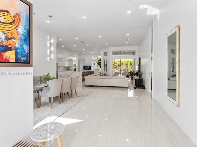 3847 Crestwood Cir, Weston FL 33331