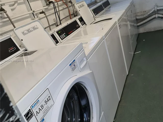 5162 NE 6th Ave # 306, Oakland Park FL 33334