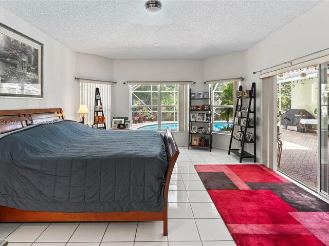 460 NW 110th Ave, Plantation FL 33324