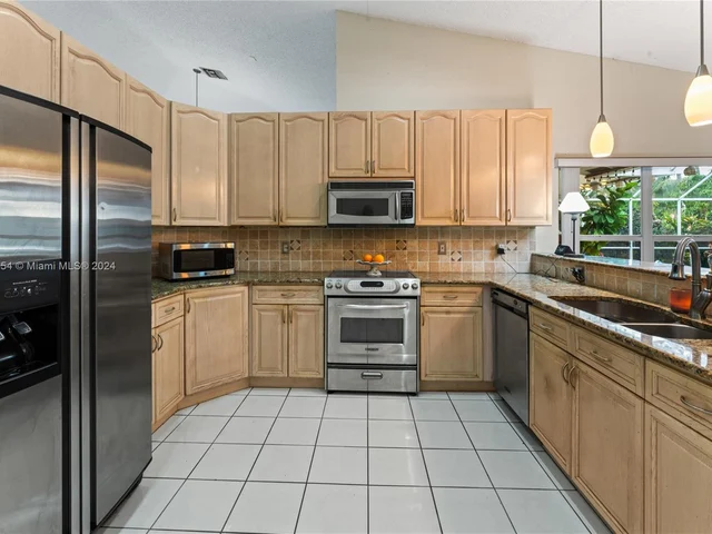 460 NW 110th Ave, Plantation FL 33324